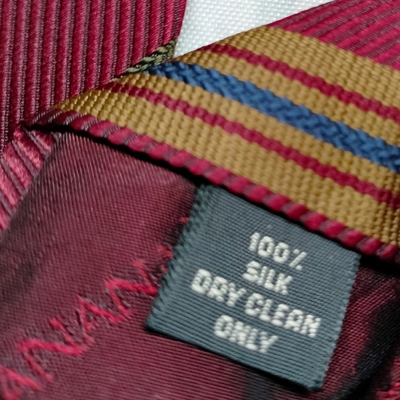 Banana Republic Men's Silk Necktie Elegant Striped Tie in Burgundy and Gold - Picture 9 of 10